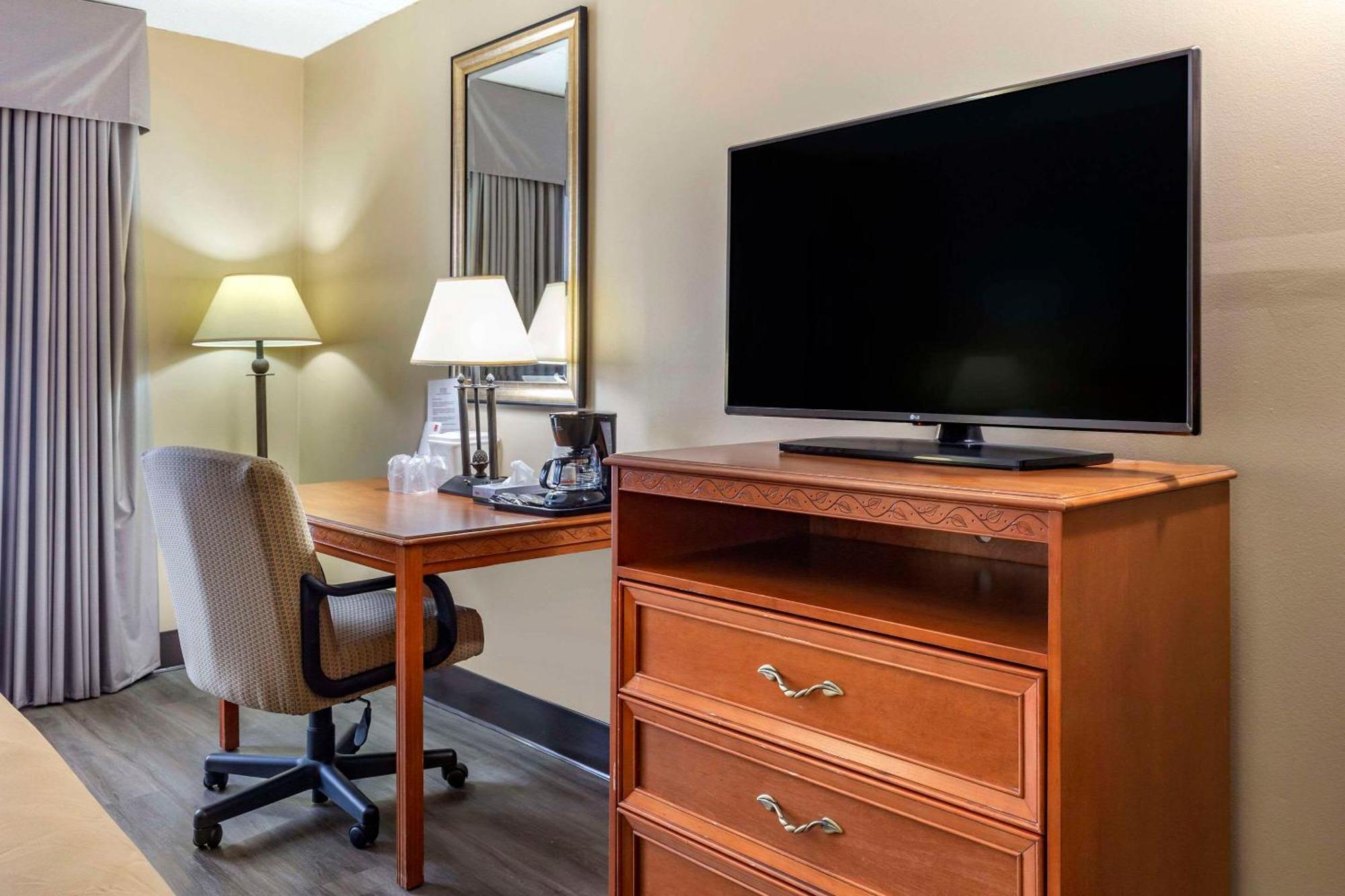 Econo Lodge&Suites Southern Pines Esterno foto